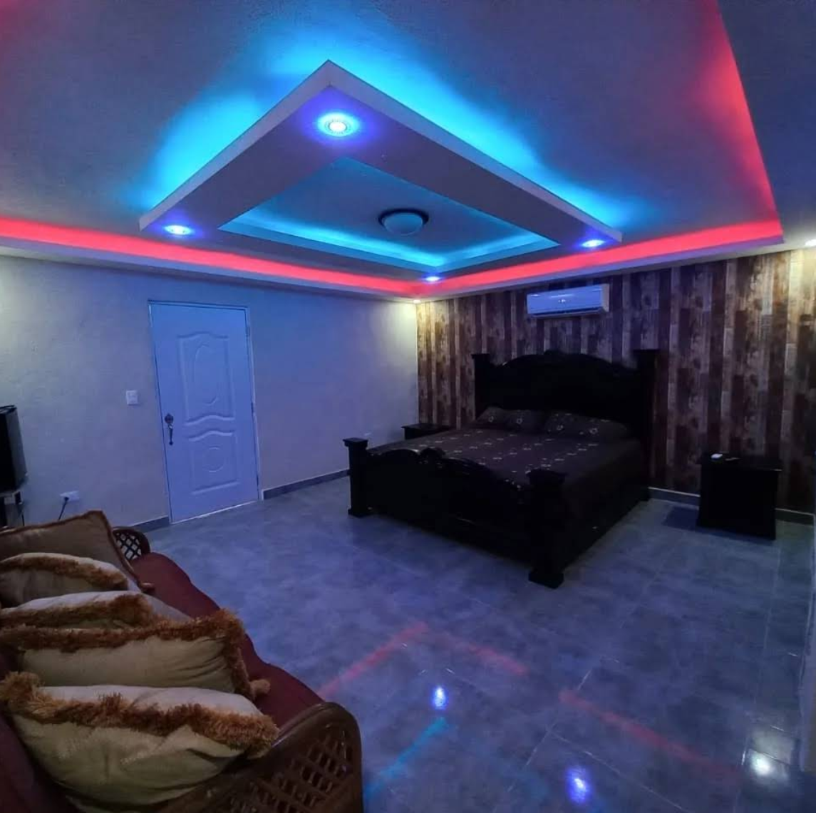 Suite principal con iluminación LED